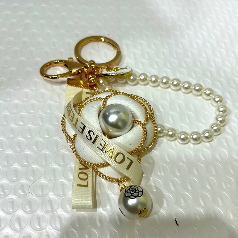 NWT Flower Pearl Elegant Keychain or Handbag Charm no matter how you wear it 🔥 - Picture 12 of 14